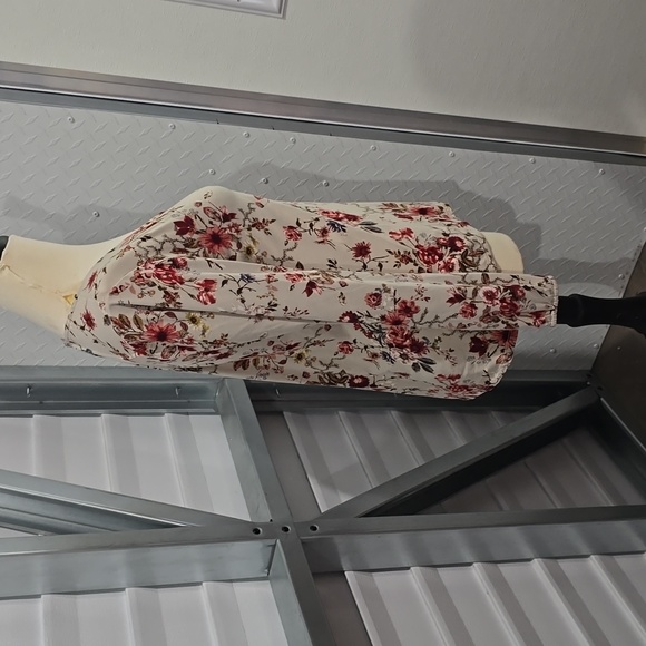 DAYTRIP TOP SIZE SMALL‎ FLORAL PRINT - Picture 3 of 10